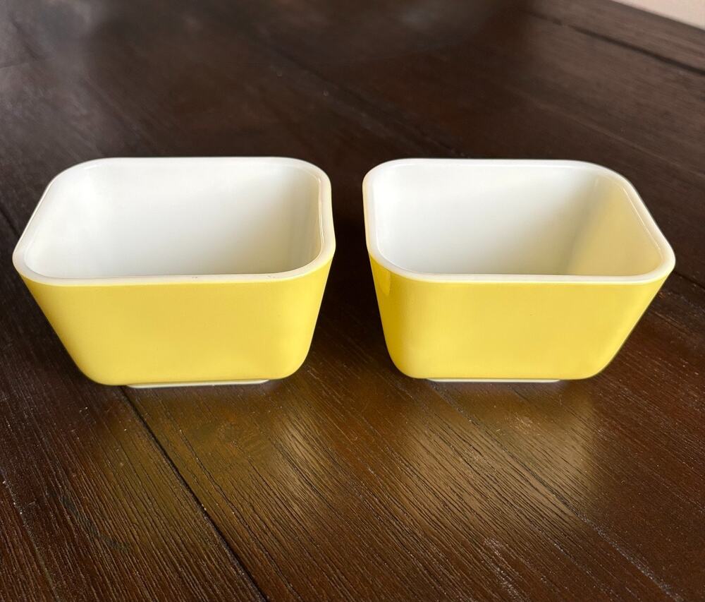 Qty 2 PYREX 501 B Yellow Refrigerator Dishes No Lids VTG Food Storage Fridgie
